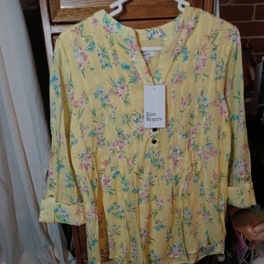 KIM ROGERS-SIZE SMALL/YELLOW HENLEY TOP w multi colored flowers